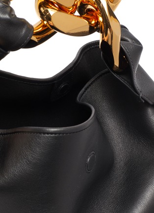 Detail View - Click To Enlarge - JW ANDERSON - Chain Handle Knot Detail Leather Hobo Bag