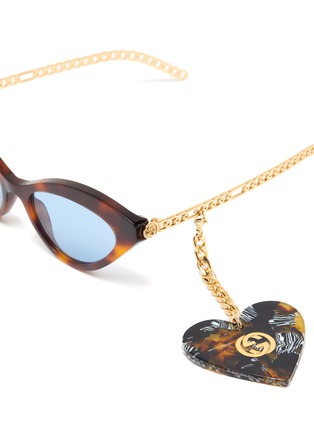 Detail View - Click To Enlarge - GUCCI - Chain Link Temple Tortoiseshell Effect Acetate Frame Cateye Sunglasses