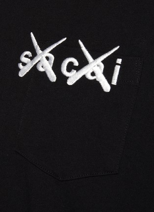  - SACAI - x KAWS Embroidered Logo T-Shirt