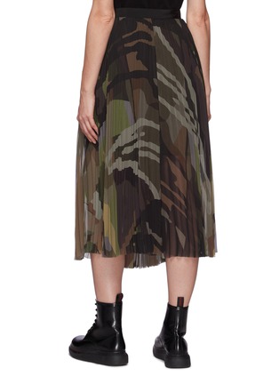 Back View - Click To Enlarge - SACAI - x KAWS Belted Camouflage Print Pleated Chiffon Midi Skirt