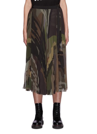 Main View - Click To Enlarge - SACAI - x KAWS Belted Camouflage Print Pleated Chiffon Midi Skirt