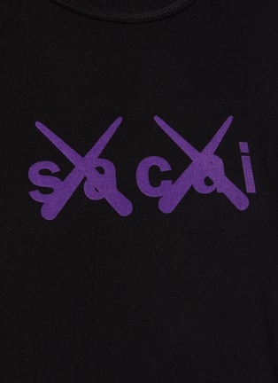  - SACAI - x KAWS Flock Logo T-shirt