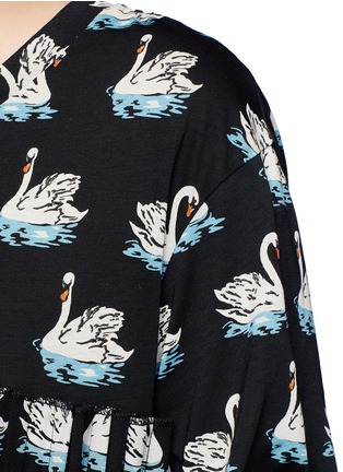 Detail View - Click To Enlarge - STELLA MCCARTNEY - Swan print pleated silk panel T-shirt