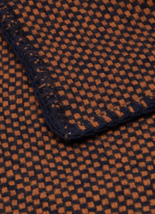 Detail View - Click To Enlarge - JOVENS - Pure Cashmere Blanket – Camel/Navy