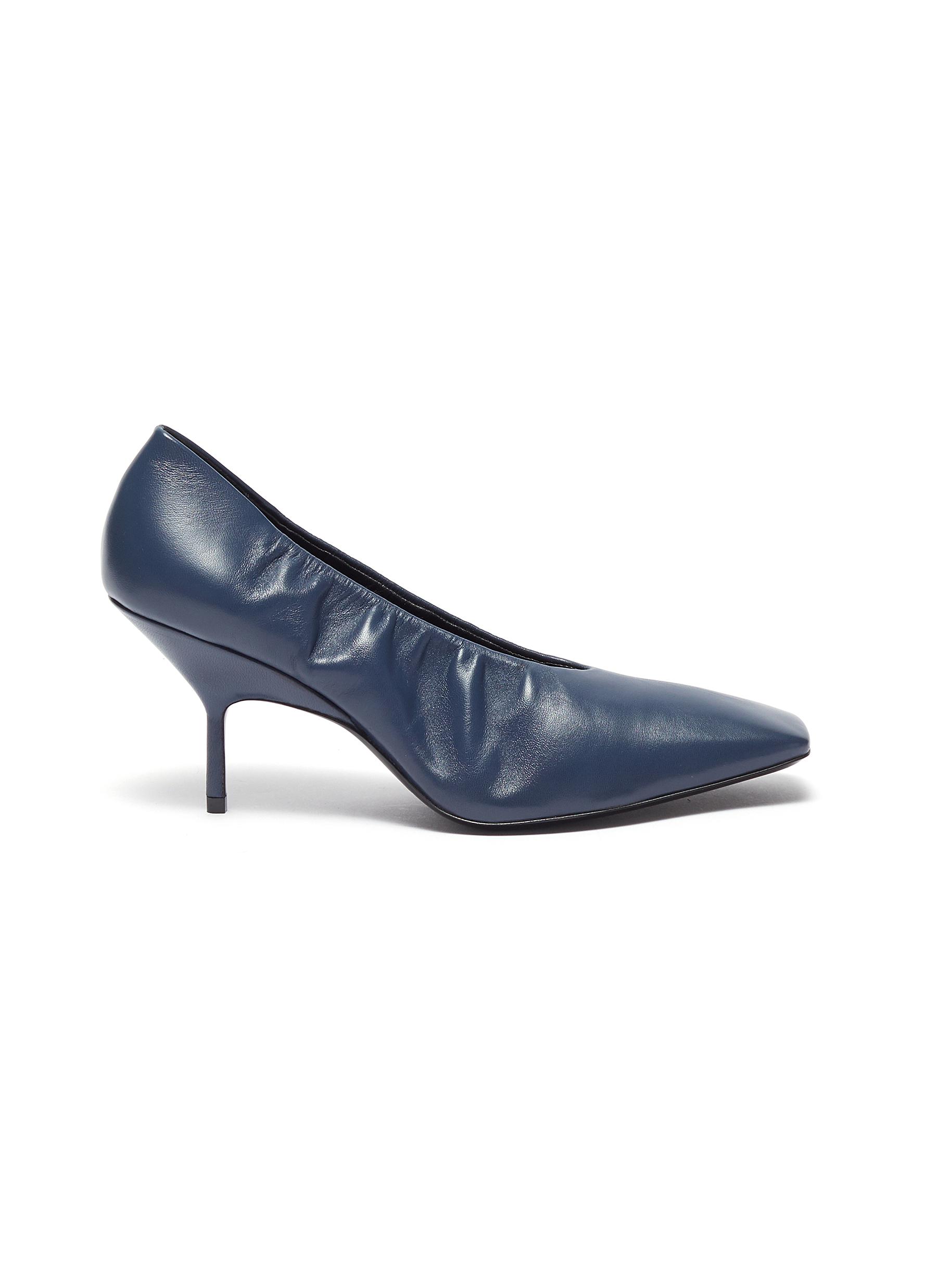 elasticated pumps