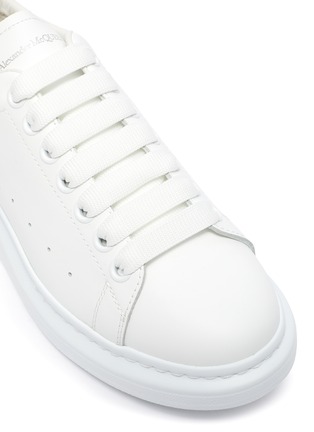Detail View - Click To Enlarge - ALEXANDER MCQUEEN - Oversized Sneakers' in Leather with Croc-embossed Heel Tab