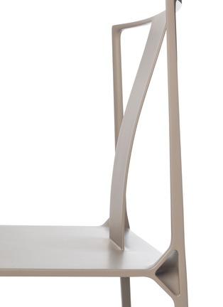 Detail View - Click To Enlarge - SHANG XIA - Da Tian Di Carbon Fibre Chair With Leather Cushion – Light Grey