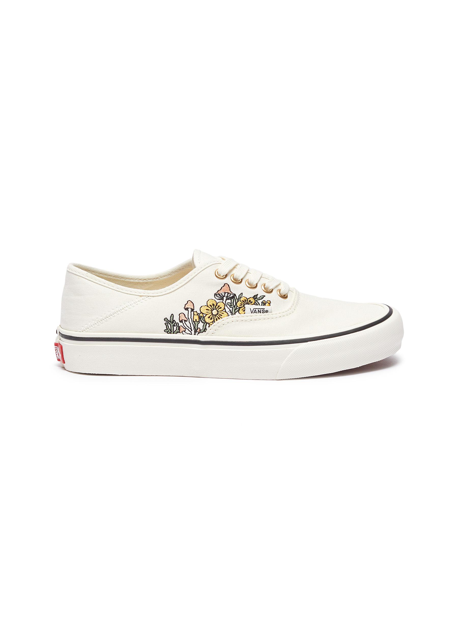 AUTHENTIC SF' FLORAL LOW TOP LACE UP 