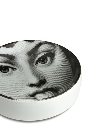 Detail View - Click To Enlarge - FORNASETTI - Themes and Variations round ashtray #082