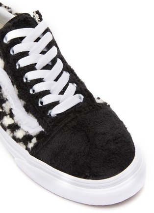 Detail View - Click To Enlarge - VANS - OLD SKOOL' CHECKERBOARD SHEARLING LOW TOP LACE UP SNEAKERS