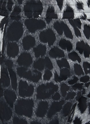  - ARIES - Elastic waist leopard print shorts