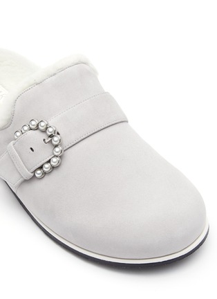 Detail View - Click To Enlarge - STUART WEITZMAN - Piper Chill' Faux pearl buckle suede shearling slides