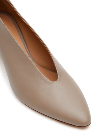 Detail View - Click To Enlarge - GRAY MATTERS - WIGGLE' FLOWER HEEL LEATHER PUMPS