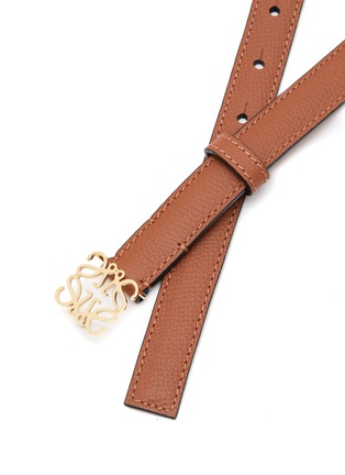 Detail View - Click To Enlarge - LOEWE - Brass Anagram Buckle Pebble Leather Belt