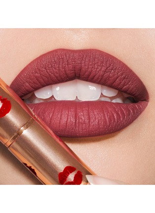 Detail View - Click To Enlarge - CHARLOTTE TILBURY - LIMITLESS LUCKY LIPS - BERRY LUCKY