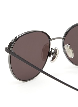 Detail View - Click To Enlarge - BALENCIAGA - Logo Print Metal Round Frame Sunglasses