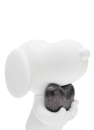 Detail View - Click To Enlarge - LEBLON DELIENNE - Snoopy Heart Sculpture — Matt White & Black Glitter