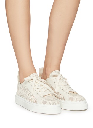 Chloé 'lauren' Beige Low Top Sneakers With Logo Detail And Brown Leather  Trim In Canvas Woman - ShopStyle