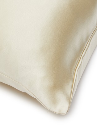 Detail View - Click To Enlarge - FRETTE - Luxury Silk Decorative Cushion Case 50x50cm – Citrine Green