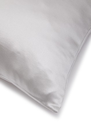Detail View - Click To Enlarge - FRETTE - Luxury Silk Decorative Cushion Case 50x50cm – Grey