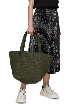 Figure View - Click To Enlarge - VEECOLLECTIVE - ‘Vee' Medium quilted nylon tote