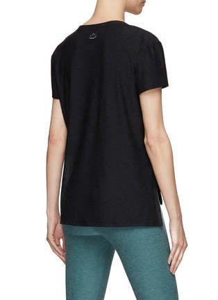 Back View - Click To Enlarge - BEYOND YOGA - Featherweight side split T-shirt
