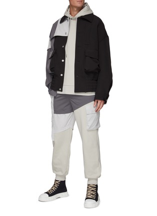 Figure View - Click To Enlarge - FENG CHEN WANG - PATCH COLOURBLOCK RELAXED FIT HOODIE