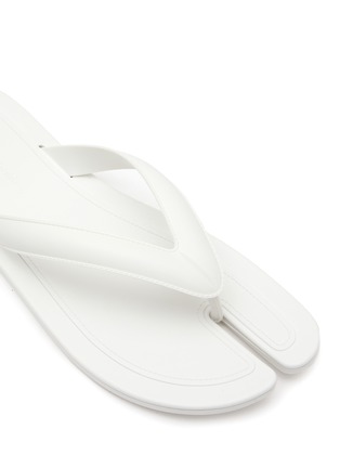 Detail View - Click To Enlarge - MAISON MARGIELA - Tabi rubber thong slippers