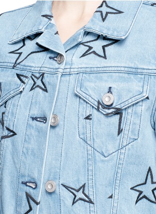 Detail View - Click To Enlarge - ÊTRE CÉCILE - Star embroidered cropped denim jacket
