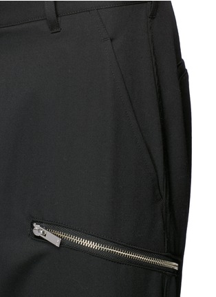Detail View - Click To Enlarge - SULVAM - Belted strap dropped crotch cropped pants