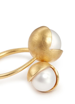 Detail View - Click To Enlarge - BELINDA CHANG - 'Fruity' 18k gold plated double pearl ring