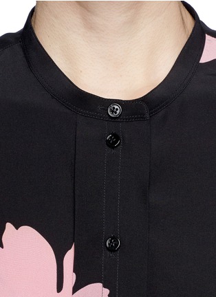 Detail View - Click To Enlarge - ALEXANDER MCQUEEN - Floral silhouette silk crepe blouse