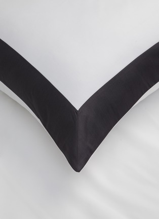 Detail View - Click To Enlarge - FRETTE - Bold Cotton Pillow Case — Milk/Storm Grey