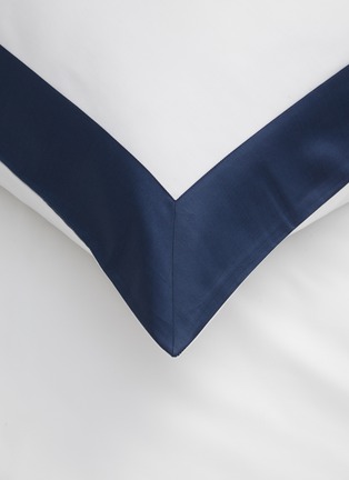 Detail View - Click To Enlarge - FRETTE - Bold Cotton Pillow Case — Milk/Midnight Blue