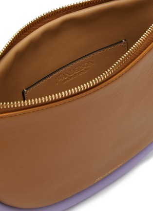 Detail View - Click To Enlarge - JW ANDERSON - ‘THE BUMPER MOON‘ BICOLOUR SOFT NAPPA LEATHER SHOULDER BAG