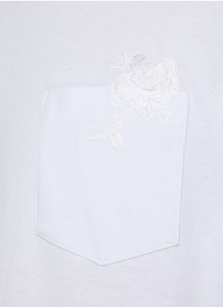  - SACAI - Flower Embroidery Crewneck Pocket T-Shirt