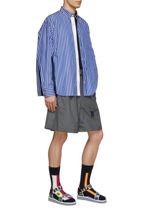 Figure View - Click To Enlarge - SACAI - PATCH DETAIL WOOL BLEND SHORTS