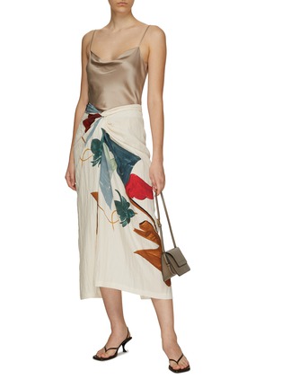 Figure View - Click To Enlarge - VINCE - PAINTED ABSTRACT PATTERN DRAPED KNOT MIDI SKIRT