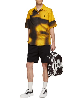 Figure View - Click To Enlarge - ALEXANDER MCQUEEN - SHORT SLEEVE SILHOUETTE PRINT COTTON SHIRT