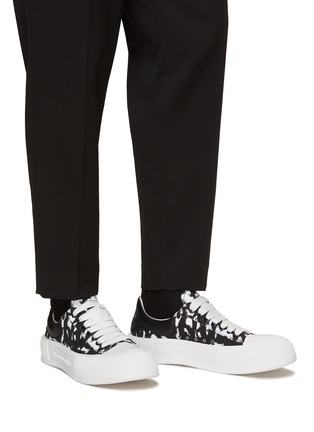 Figure View - Click To Enlarge - ALEXANDER MCQUEEN - ‘Deck Plimsoll’ All-Over Graffiti Lace-Up Sneakers