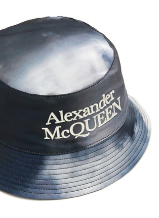 Detail View - Click To Enlarge - ALEXANDER MCQUEEN - Sky Print Logo Bucket Hat
