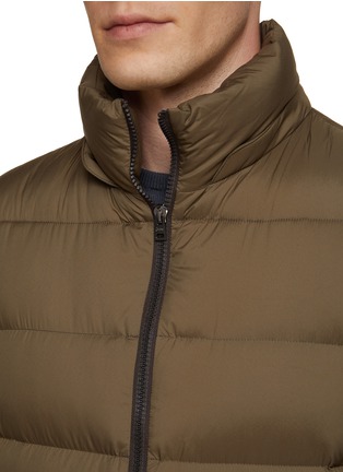 Detail View - Click To Enlarge - HERNO - ZIP FRONT HIGH NECK DETACHABLE HOOD QUILTED VEST
