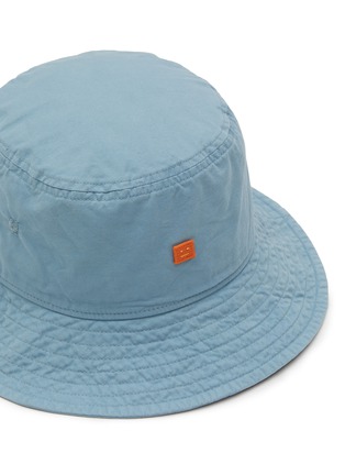 Detail View - Click To Enlarge - ACNE STUDIOS - LEATHER FACE PATCH FADE FACE ORGANIC COTTON BUCKET HAT