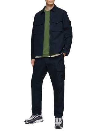 Figure View - Click To Enlarge - STONE ISLAND - ‘Ghost’ Logo Badge Cotton Cargo Pants