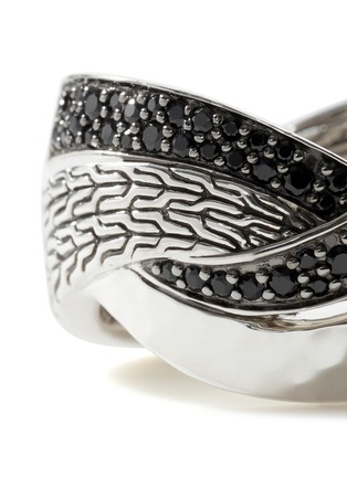 Detail View - Click To Enlarge - JOHN HARDY - ‘CLASSIC CHAIN’ TREATED BLACK SAPPHIRE SPINEL HAMMERED STERLING SILVER BAND RING