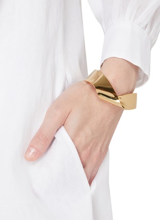 Figure View - Click To Enlarge - JIL SANDER - ‘Plumaje’ Twisted Gold-Toned Brass Bangle