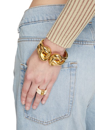 Figure View - Click To Enlarge - KENNETH JAY LANE - GOLD TONED METAL DOUBLE KNOT HINGED BRACELET