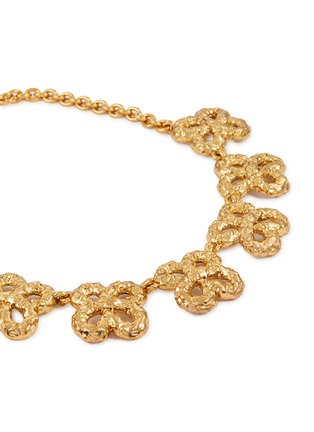 Detail View - Click To Enlarge - KENNETH JAY LANE - Rippled Gold-Toned Metal Clover Chain Necklace
