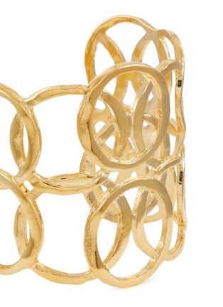 Detail View - Click To Enlarge - KENNETH JAY LANE - GOLD TONED METAL CIRCLE MOTIF CUFF