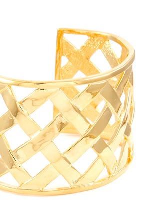 Detail View - Click To Enlarge - KENNETH JAY LANE - GOLD TONED METAL BASKET WEAVE MOTIF CUFF